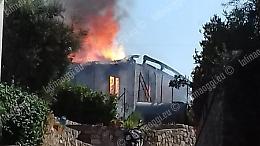 Incendio in una casa a Gaeta, madre e figlio riescono a mettersi in salvo