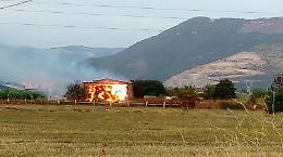 Trecento i balloni andati in fumo nel fienile di Mezzagosto