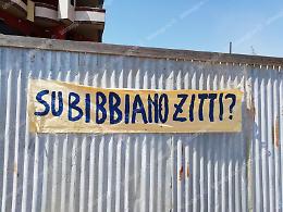 Anche ad Aprilia spunta uno striscione su Bibbiano