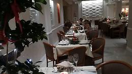 Cenano a scampi, ostriche e champagne e fuggono dal ristorante senza pagare