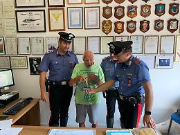 Ruba anello e collana ad un anziano: inseguito ed arrestato