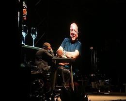 L'abbraccio di Anzio a Carlo Verdone per la cittadinanza onoraria