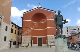 Cade dalla scala, grave il parroco di San Michele don Franco