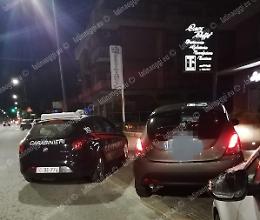 Aggrediscono il barista e poi scappano, paura in via Verdi