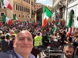 Adinolfi: "Una piazza democratica per dire no alla politica delle poltrone"