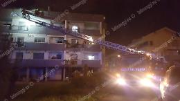 L'incendio in Q5 divampato da un'auto in un garage, evacuate più di 40 persone