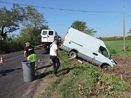 Tremendo incidente in via Cisternense, 3 feriti tra i quali 2 fratelli