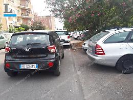 Latina, disavventura di una donna prigioniera del parcheggio selvaggio