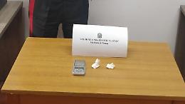 Con la droga nello zainetto, denunciato un 54enne