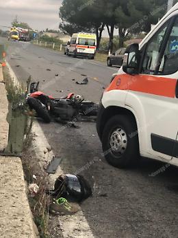 Incidente stradale sulla Pontina, grave un motociclista