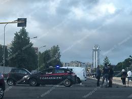 Latina, incidente stradale: scontro tra due auto e un furgone: quattro feriti