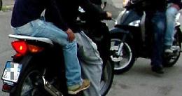 Minorenni a bordo di ciclomotore rubato, denunciati