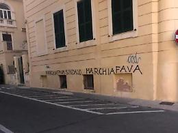 Nettuno, tornano le scritte sui muri della città per Marchiafava