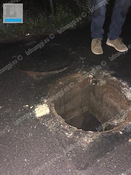 Trovato nuovamente aperto il tombini in strada Muro Lungo a Sezze