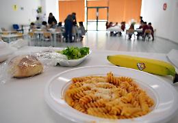 Svolta plastic free nelle mense scolastiche, addio a posate e piatti monouso