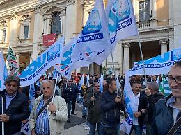 Adinolfi in piazza contro la Raggi: "Roma merita un altro sindaco"