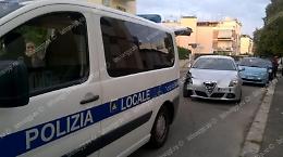 Incidente in via Bixio, malore alla guida auto abbatte un cartello