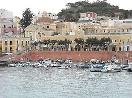 Ponza: cala Feola da rifare per il sindaco  