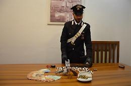 Hashish, cocaina e un revolver: arrestato un 44enne a Latina
