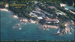 [FOTO E VIDEO] Blitz della Finanza, sequestrata una villa di lusso in Costa Smeralda