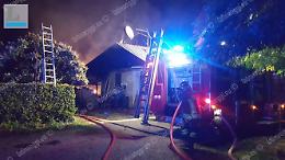 Fiamme e paura a Sabotino per un incendio, magazzino distrutto da un rogo