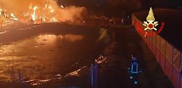 Fiamme in un fienile ad Aprilia, intervento lampo dei vigili del fuoco