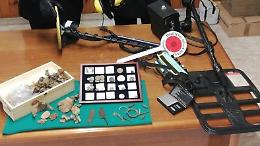 Fondi, trovava reperti col metal detector: 46enne deteneva un piccolo tesoro