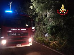Un automezzo finisce fuori strada a Fondi, due persone ferite