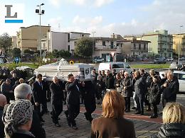 Musica e lacrime ad Aprilia per i funerali di Roberto Fiorentini