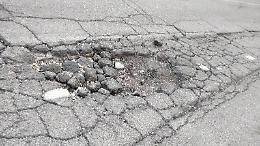 Latina, boom di segnalazioni per le buche sulla Pontina