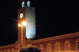 La Befana scende dalla Torre Civica in Piazza del Popolo