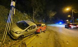 Si schianta contro le auto in sosta ad Albano, ferito e denunciato un uomo di Ardea