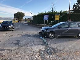 Incidente tra 3 auto a Cisterna, cinque feriti tra cui un minorenne