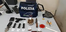 Detiene pistola con matricola abrasa e munizioni: arrestato