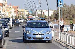 Furto a segno su un'automobile parcheggiata sul lungomare