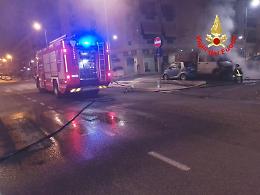 Incendio in via Montenero, i due mezzi sono di uno straniero