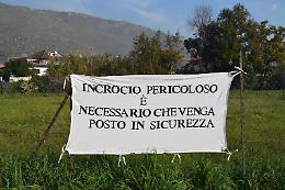 Incrocio della morte, i residenti sono stufi: «Vogliamo sicurezza». E formano un comitato