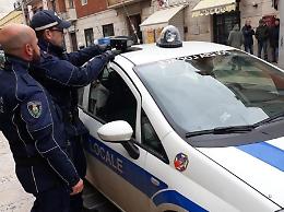 L'arrotino che da otto anni circolava con la patente falsa: denunciato