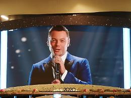 Sanremo, Tiziano Ferro commuove l'Ariston. "Per la prima volta ho sognato Dio"