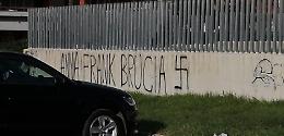 «Anna Frank brucia», l'orribile scritta antisemita indigna l'Italia intera