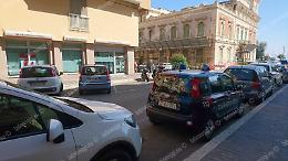 Allarme baby gang: ventenne accerchiato da otto ragazzi in centro