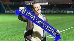 Tiziano Ferro ha Latina nel cuore: eccolo allo stadio con la sciarpa dei ricordi