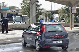Le ruba lo smartphone mentre stava messaggiando: ragazzina rapinata