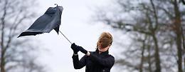 Allerta meteo: forti raffiche di vento per tutta la giornata di domani