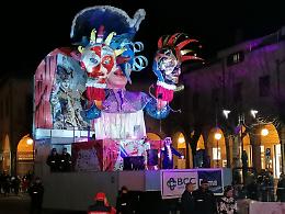 Carnevale Apriliano, i carristi del quartiere Primo vincono il Palio