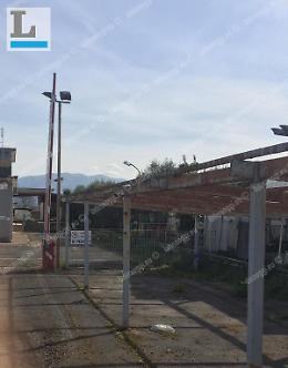 Incendio nella notte sulla Provinciale, brucia l'ex Caseificio Cisternino