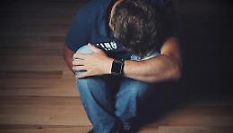 Picchiato e aggredito verbalmente dalla compagna e dal suocero: allontanati