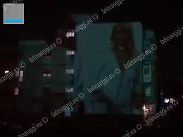 Il palazzo diventa un maxischermo: il video degli Abba per sentirsi pi&ugrave; vicini