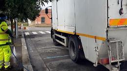 Coronavirus, strade pulite solo con l'acqua. Sanificazione da lunedì
