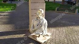 Statua di Pertini distrutta, non è stato un atto vandalico ma un mezzo Abc